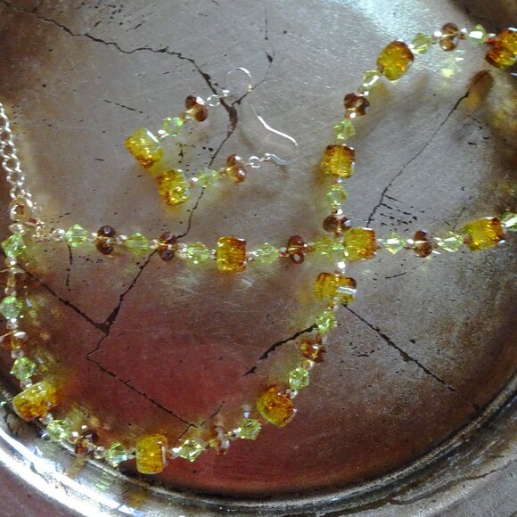 Hand-crafted necklace/earring set in citrus green and honey w/ Austrian crystals - Picture 3 of 8